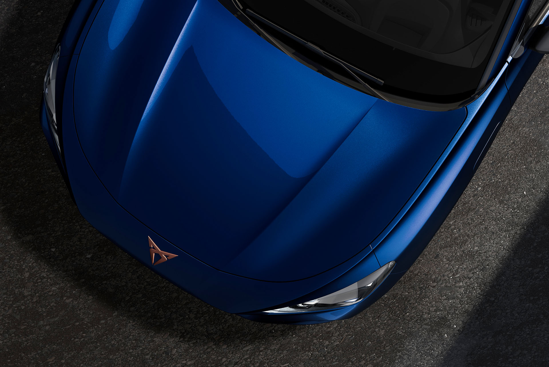 Upper shot of the CUPRA Terramar’s front to showcase the cosmo blue metallic finish.