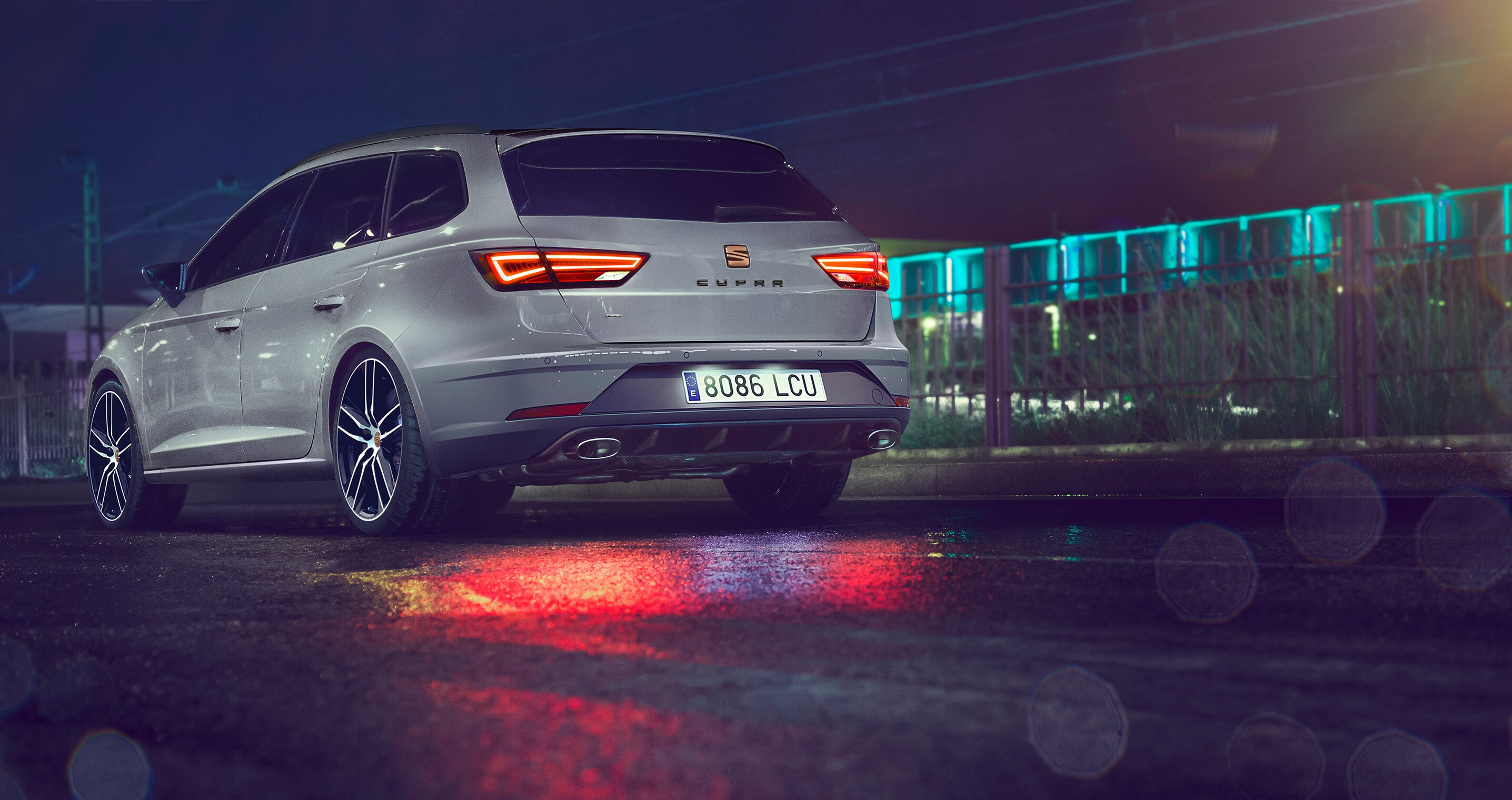 Leon CUPRA safety rear of car at night